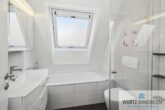 Modernisierte Dachgeschoss-Maisonette-Wohnung zentral in Renningen - Badezimmer