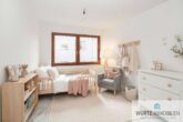 Modernisierte 3-Zi.-Whg. zentral in Leonberg - Schlafzimmer 2 - (KI generiert)
