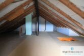 3-Fam.-Haus in Leonberg-Silberberg - DG Bühne als Abstellraum