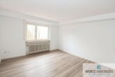 Großzügige Einliegerwohnung für Singles oder Pendler mit traumhaften Blick ins Grüne - Wohn-/Esszimmer